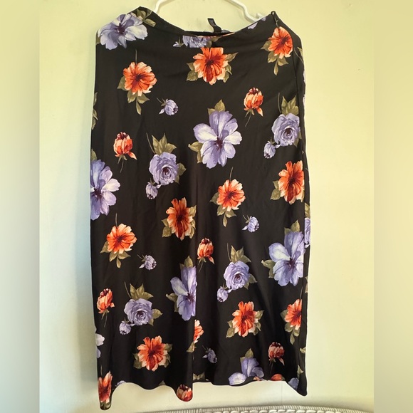 Forever 21 Dresses & Skirts - Forever 21 Black Maxi Skirt with Floral Design
